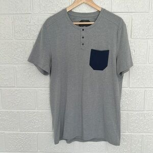 Under Armour Men’s Short Sleeve Henley Size Large